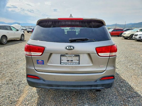 2016 KIA SORENTO L / LX