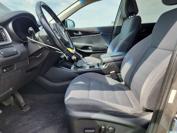 2016 KIA SORENTO L / LX