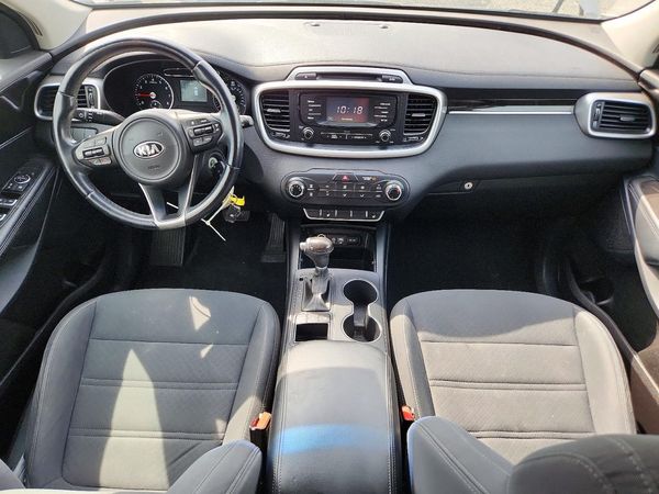 2016 KIA SORENTO L / LX
