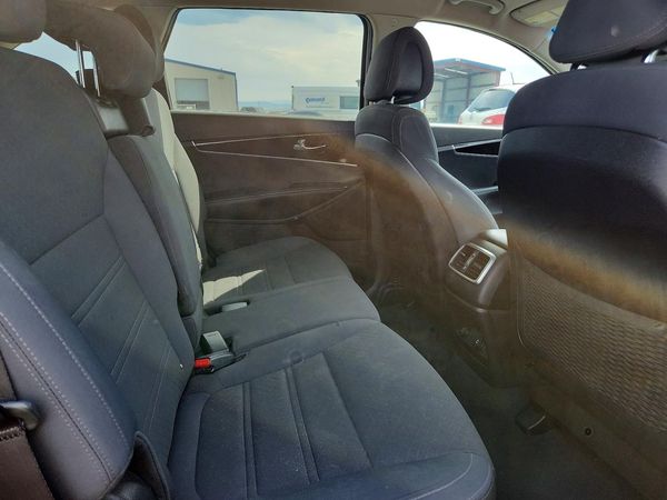 2016 KIA SORENTO L / LX