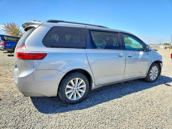2015 TOYOTA SIENNA