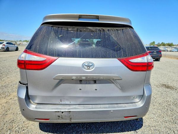 2015 TOYOTA SIENNA