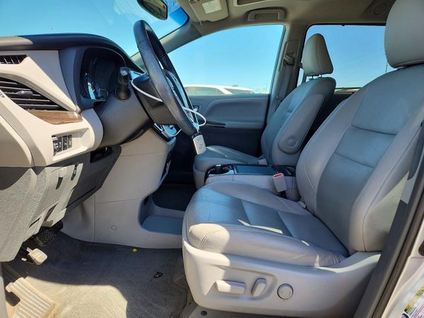 2015 TOYOTA SIENNA