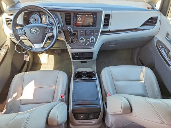 2015 TOYOTA SIENNA