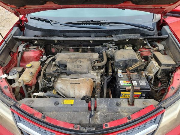 2014 TOYOTA RAV4 Sports — Engine bay