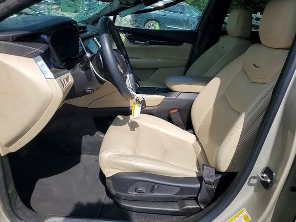 2017 CADILLAC XT5