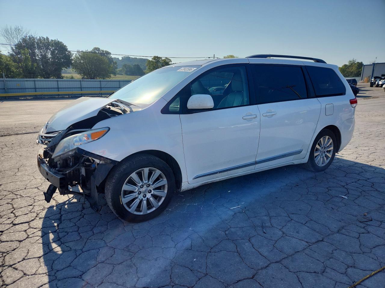 2014 TOYOTA SIENNA