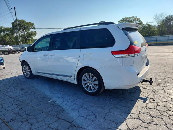 2014 TOYOTA SIENNA