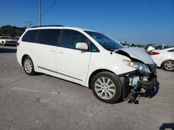 2014 TOYOTA SIENNA