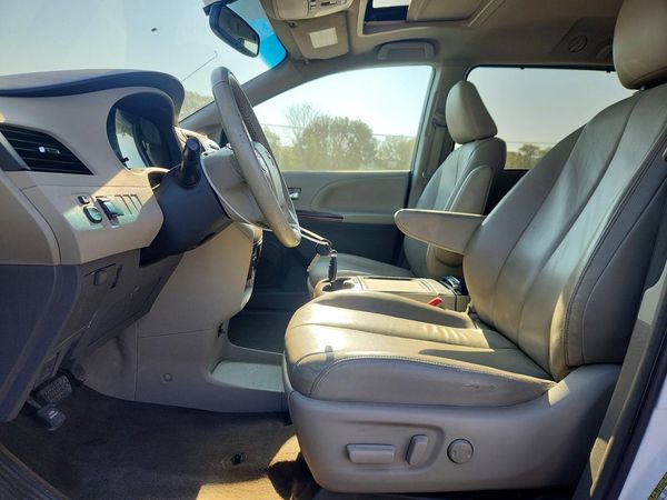 2014 TOYOTA SIENNA