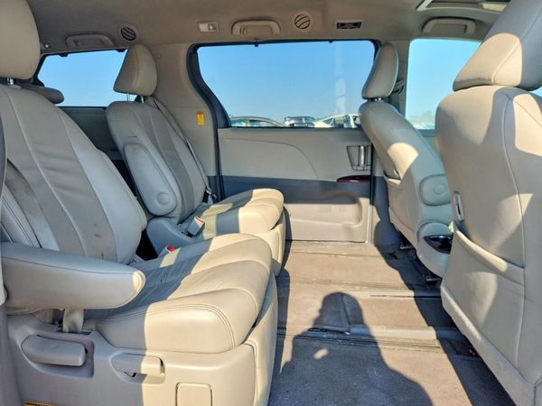 2014 TOYOTA SIENNA
