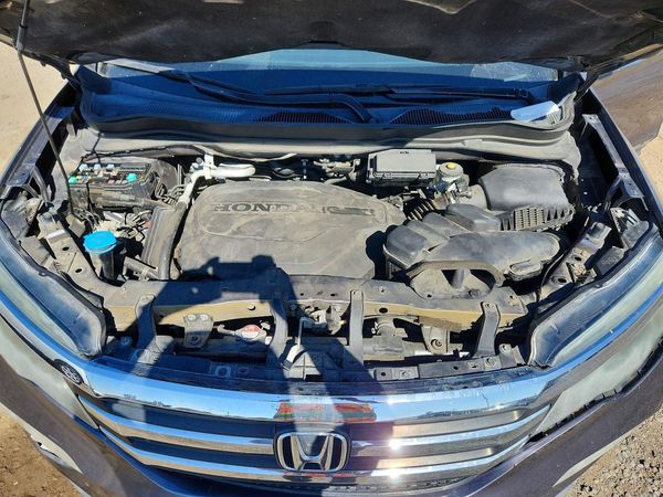 2017 HONDA PILOT EXL-N — Engine bay