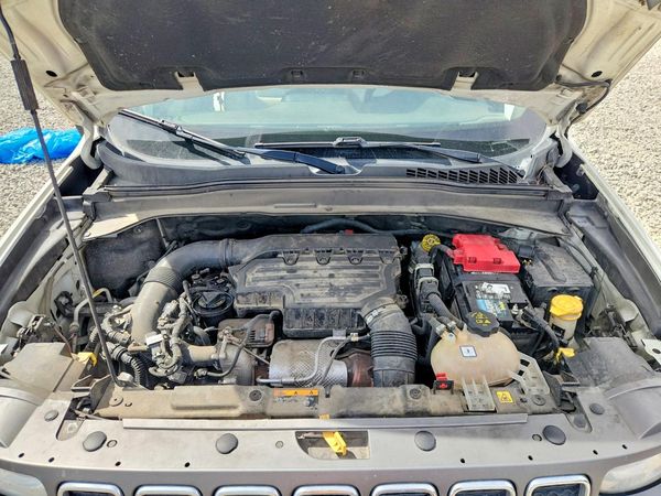 2020 JEEP RENEGADE LIMITED — Engine bay
