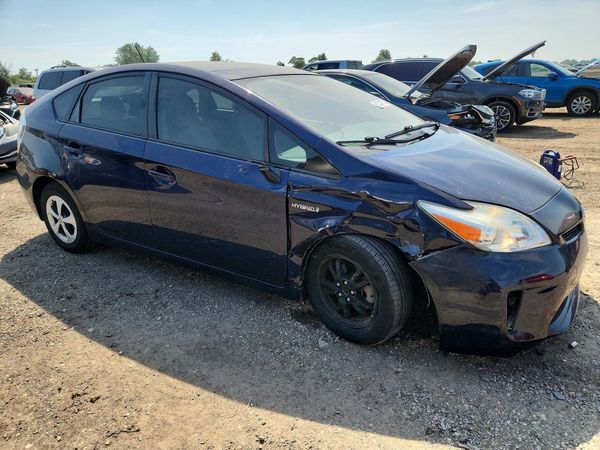 2015 TOYOTA PRIUS