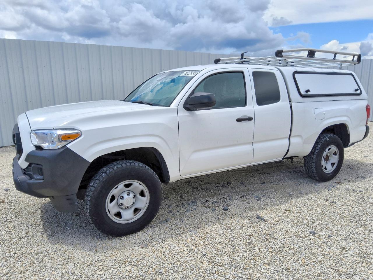 2022 TOYOTA TACOMA SR5 — Front 3/4