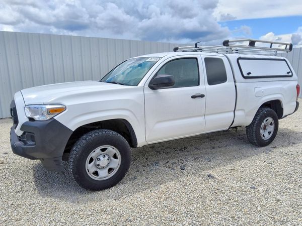 2022 TOYOTA TACOMA SR5 — Front 3/4