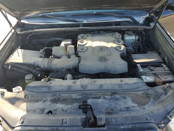 2012 TOYOTA 4RUNNER — Engine bay