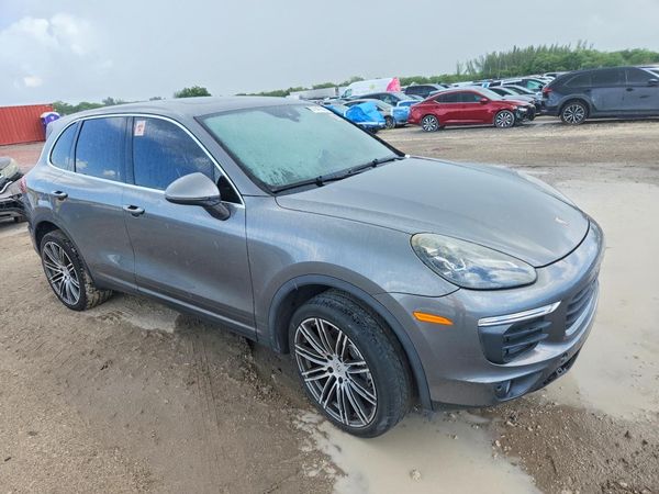 2016 PORSCHE CAYENNE — Passenger 3/4