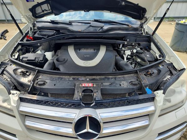 2012 MERCEDES-BENZ GL-CLASS GL450 4-MATIC — Engine bay