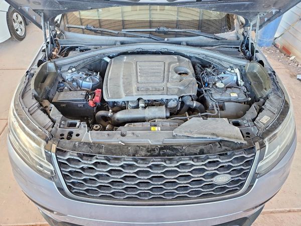 2019 LAND ROVER RANGEROVER R-Dynamic SE — Engine bay