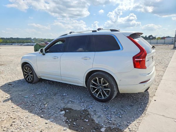 2017 VOLVO XC90 Momentum