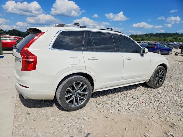 2017 VOLVO XC90 Momentum