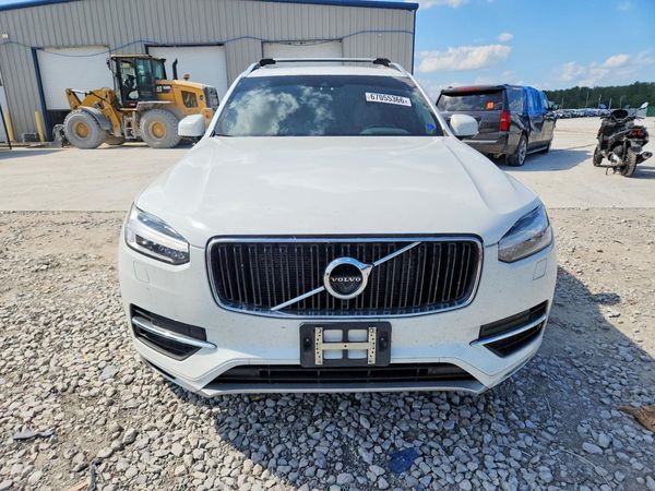2017 VOLVO XC90 Momentum