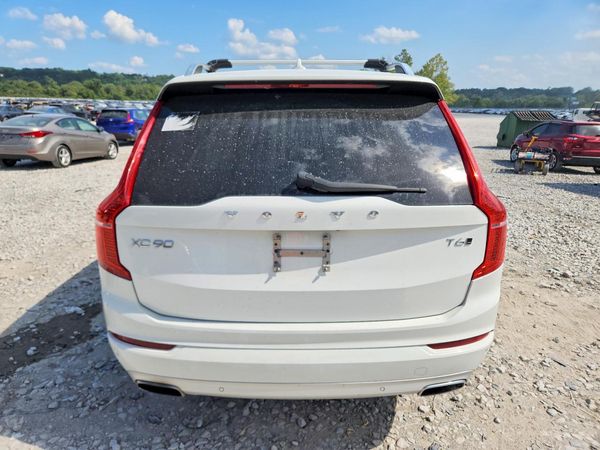 2017 VOLVO XC90 Momentum