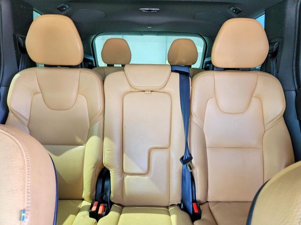2017 VOLVO XC90 Momentum