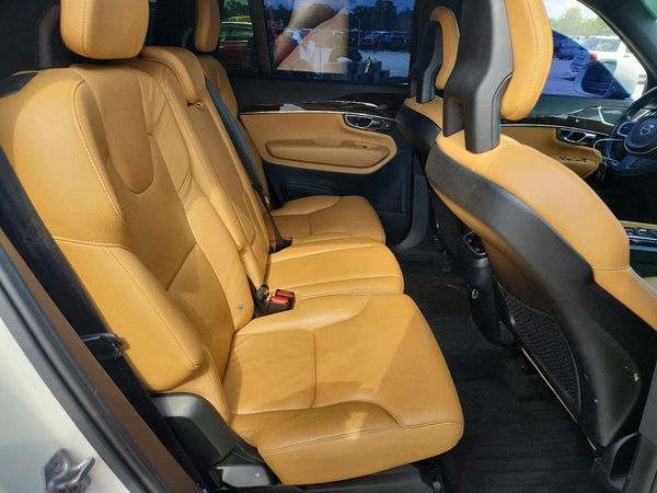 2017 VOLVO XC90 Momentum