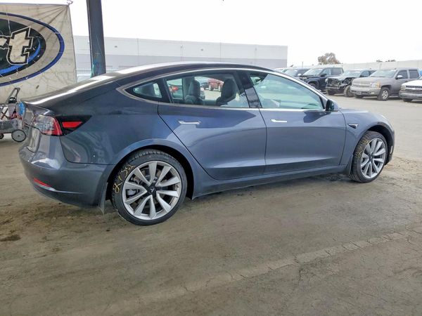 2018 TESLA MODEL 3