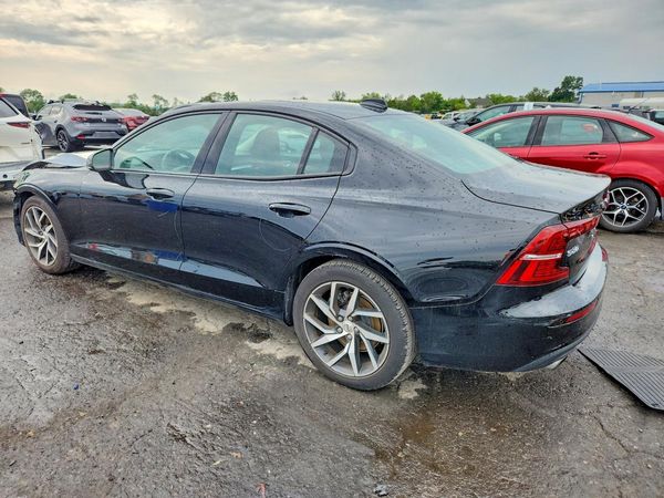 2020 VOLVO S60 Momentum