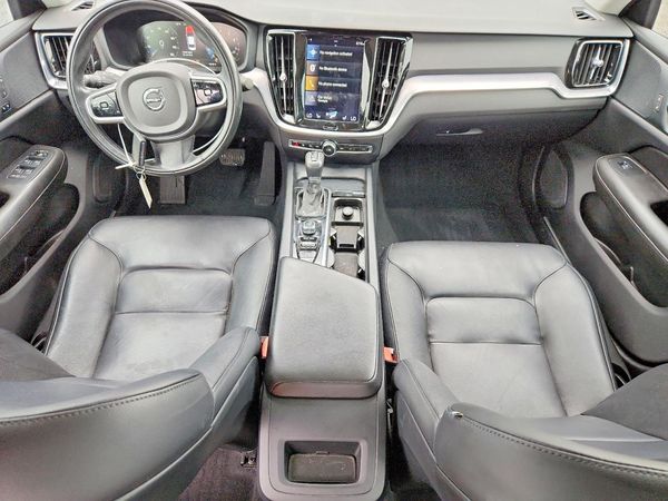 2020 VOLVO S60 Momentum