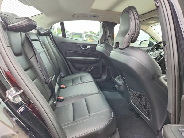 2020 VOLVO S60 Momentum