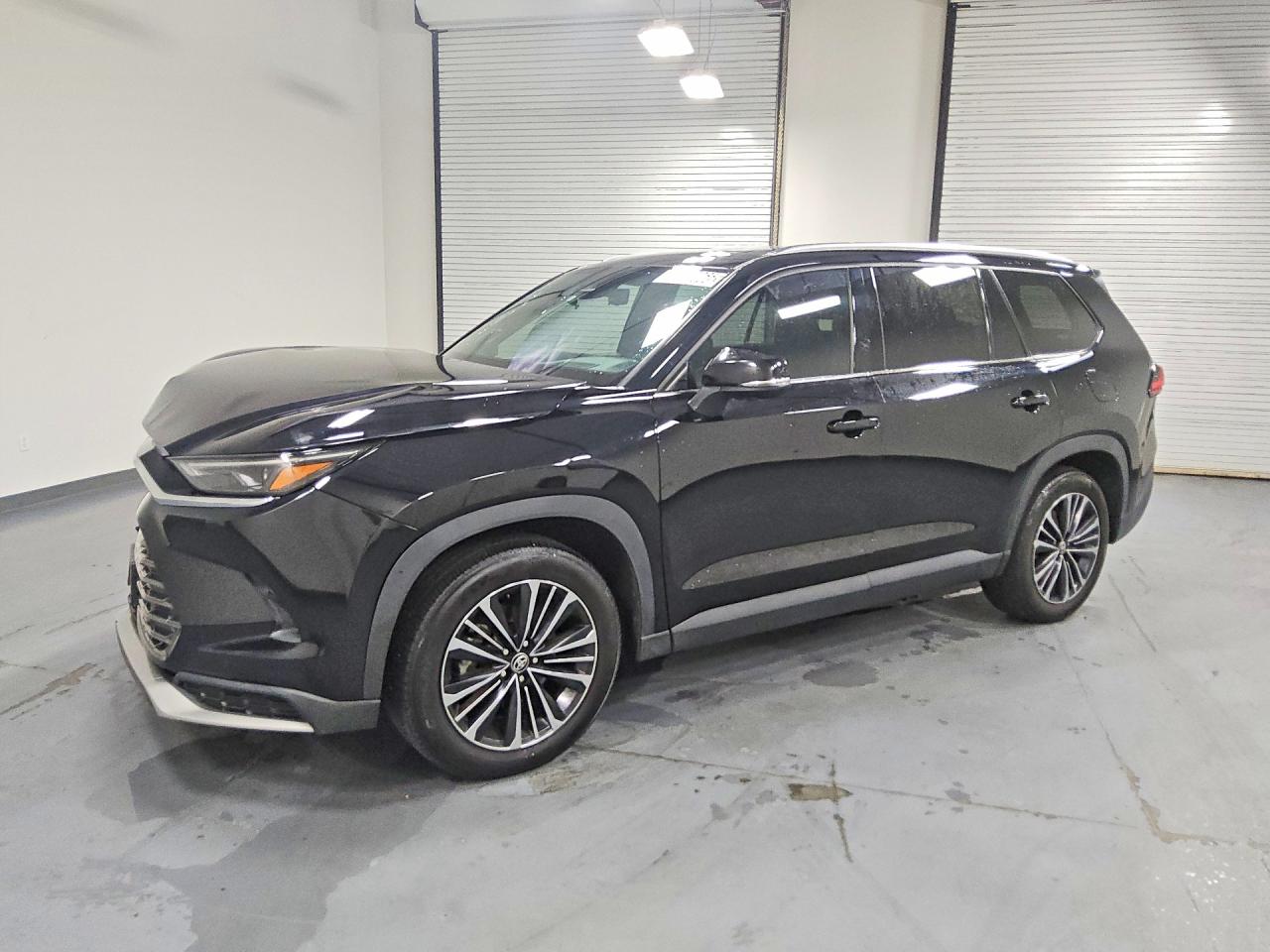 2024 TOYOTA GRAND HIGH — Front 3/4
