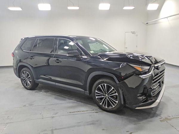 2024 TOYOTA GRAND HIGH — Passenger 3/4