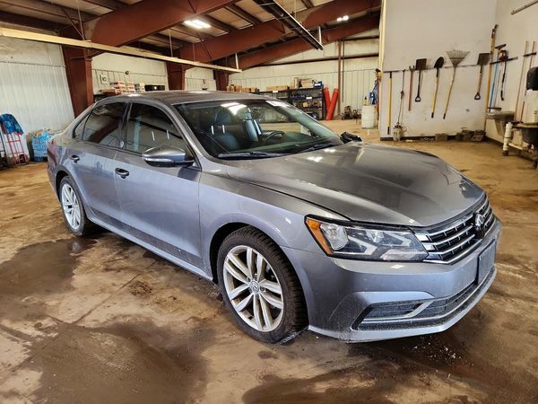 2019 VOLKSWAGEN PASSAT Wolfsburg — Passenger 3/4