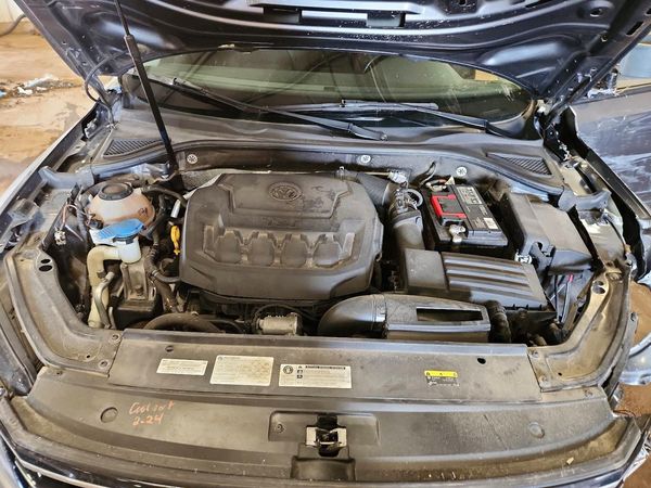 2019 VOLKSWAGEN PASSAT Wolfsburg — Engine bay
