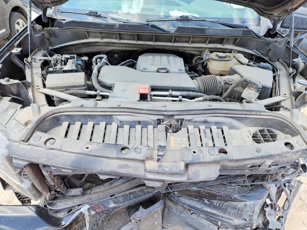 2022 CHEVROLET SILVERADO Custom — Engine bay