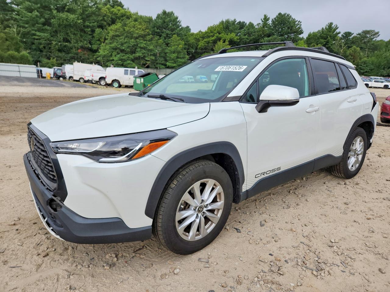 2022 TOYOTA COROLLA CROSS LE — Front 3/4