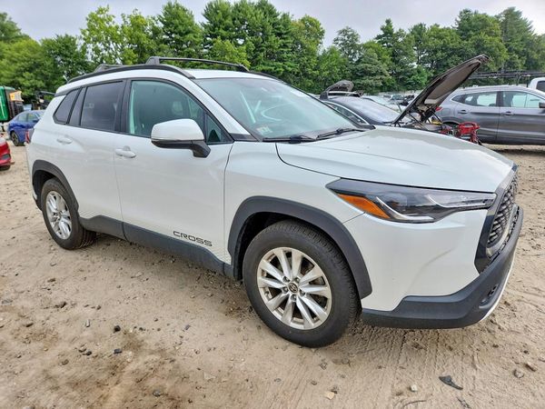 2022 TOYOTA COROLLA CROSS LE — Passenger 3/4