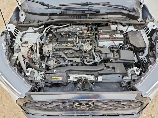 2022 TOYOTA COROLLA CROSS LE — Engine bay