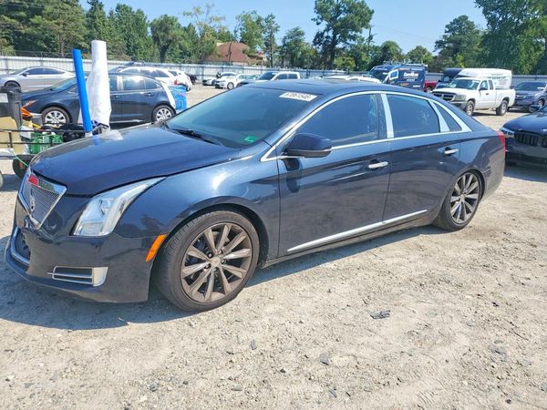 2013 CADILLAC XTS Luxury — Front 3/4
