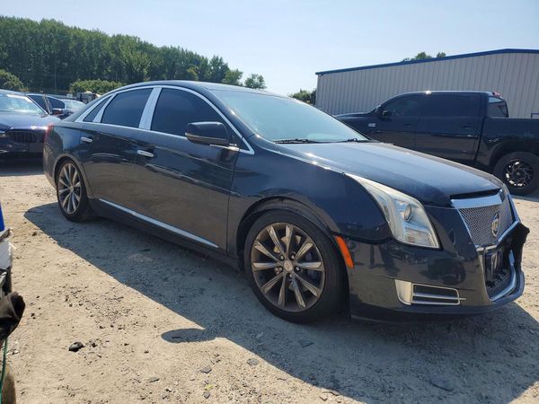 2013 CADILLAC XTS Luxury — Passenger 3/4