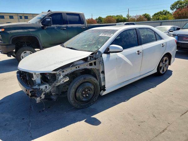 2014 TOYOTA CAMRY
