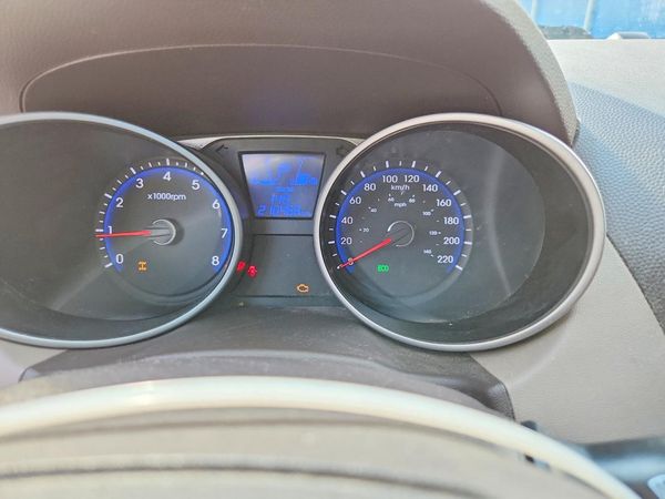2012 HYUNDAI TUCSON GL