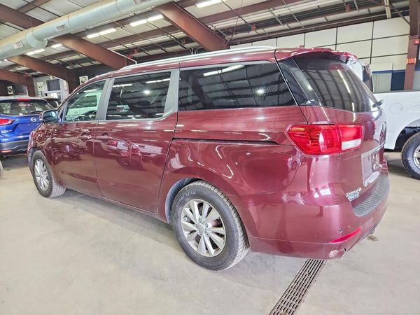 2017 KIA SEDONA LX