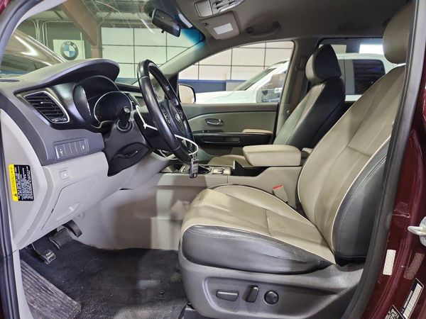 2017 KIA SEDONA LX