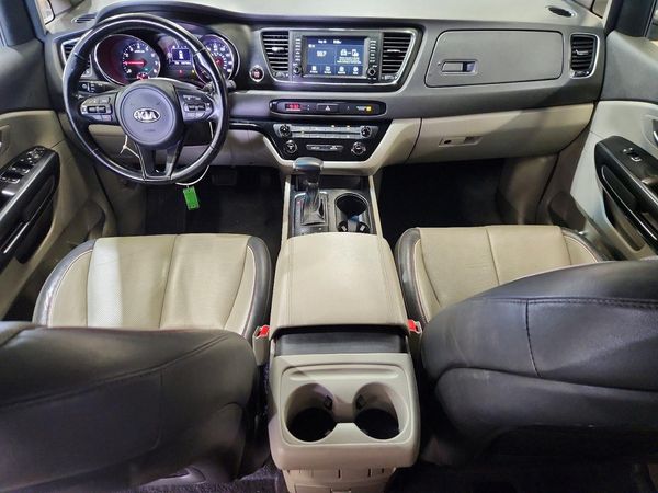 2017 KIA SEDONA LX