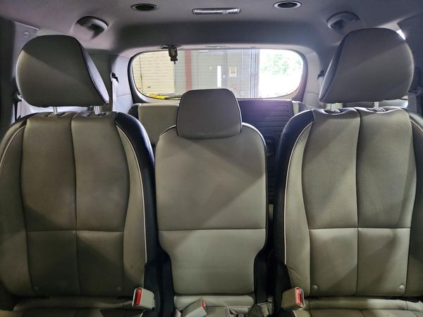 2017 KIA SEDONA LX